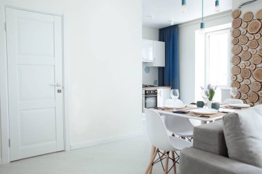 Modern apartmanın içinde.  