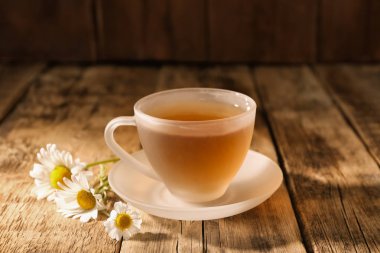 Bir fincan papatya çayı.