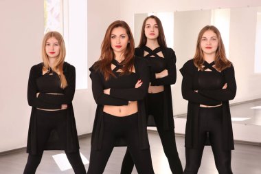 Grup genç dansçılar Studio