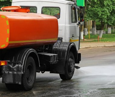 Belediye araç şehir sokak yollarda Temizleme