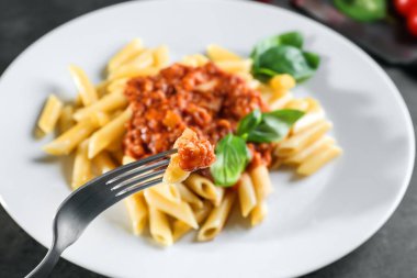 Bolognese soslu lezzetli makarna