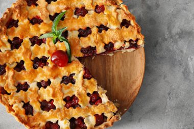 lezzetli vişneli pasta 