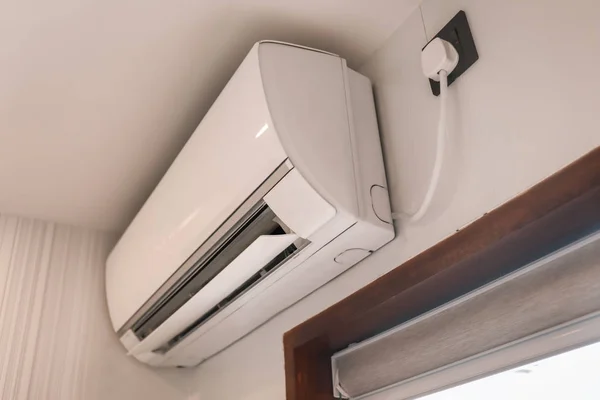 Ar condicionado em apartamento moderno — Fotografia de Stock