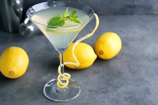 Lemon drop martini glas — Stockfoto