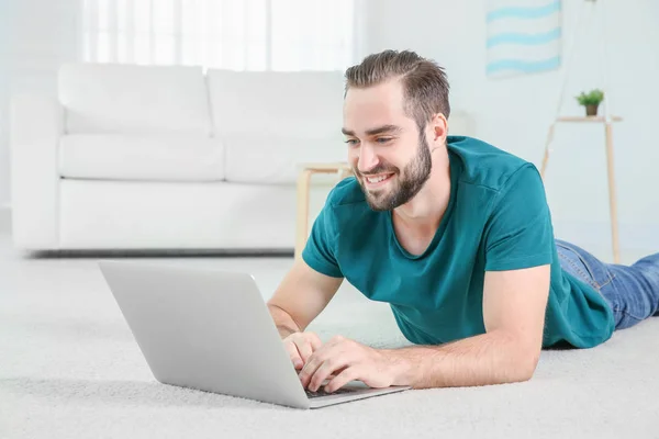 Young man searching information — Stock Photo, Image