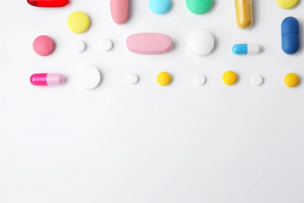 異なるカラフルな錠剤 — ストック写真