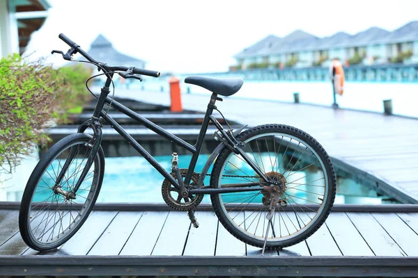 Modern bicycle outdoors at resort — Stock Photo, Image