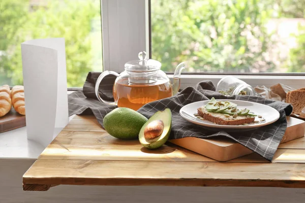 Delicious toast and avocado — Stock Photo, Image