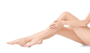 Genç kadın bacağı dokunmadan 