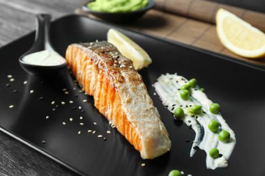 Plaka dilim somon ile