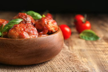 Domates soslu köfte.