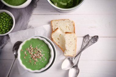 Yeşil bezelye püresi