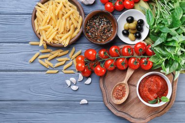 domates soslu makarna için 