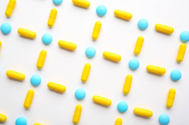 Farklı renkli hapları 