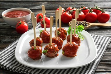 Lezzetli köfte ile plaka 