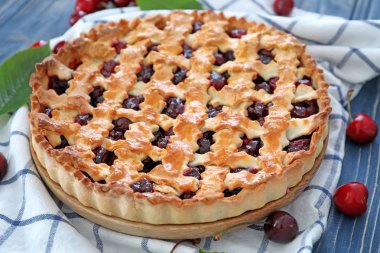 lezzetli vişneli pasta 