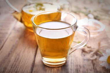 Bir fincan papatya çayı.