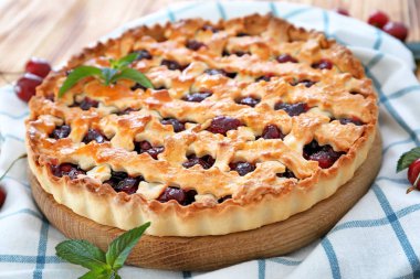 lezzetli vişneli pasta 