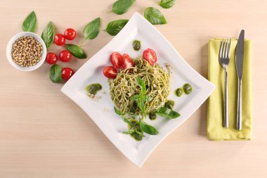 Pesto soslu lezzetli makarna