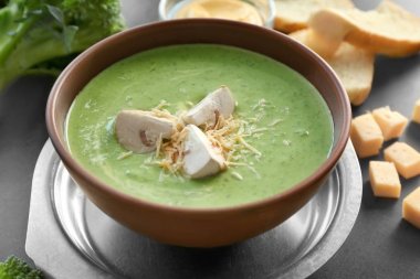 Brokoli peynir çorbası