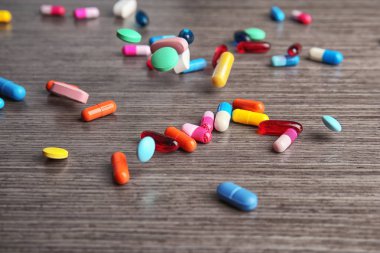 Farklı renkli hapları 