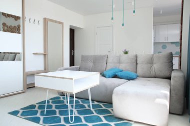 Modern apartmanın içinde.  