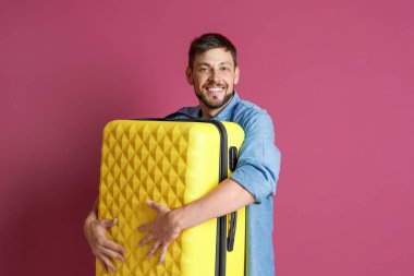 Adam kilolu Bagaj ile 