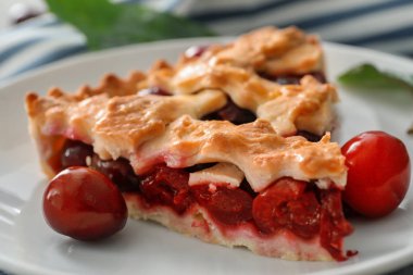 lezzetli vişneli pasta 