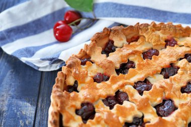 lezzetli vişneli pasta 