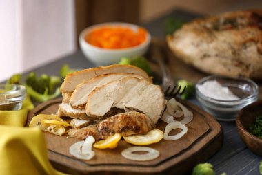 Lezzetli dilimlenmiş hindi göğsü