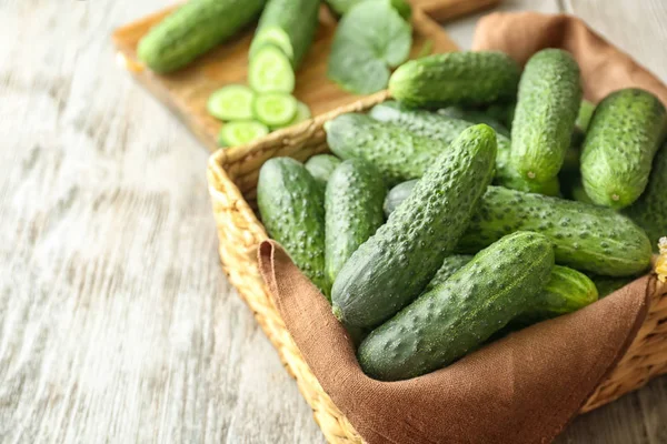 Olgun taze salatalık 