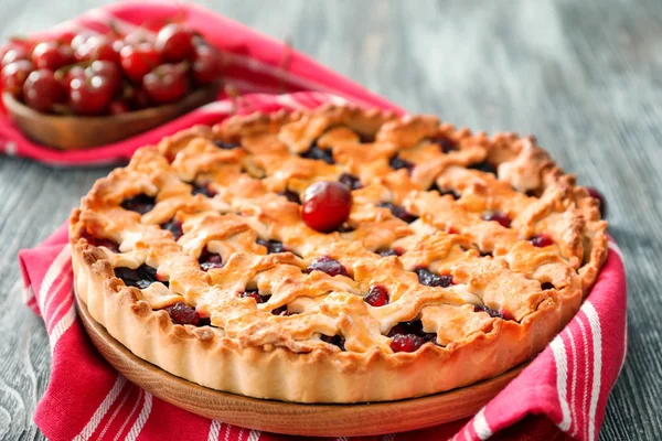 lezzetli vişneli pasta 