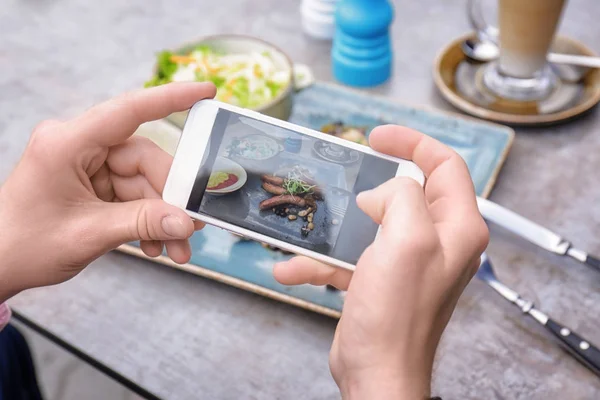 Man photographing tasty food with mobile phone, closeup — Stock Photo, Image