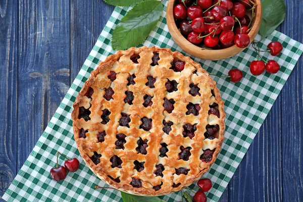 lezzetli vişneli pasta 