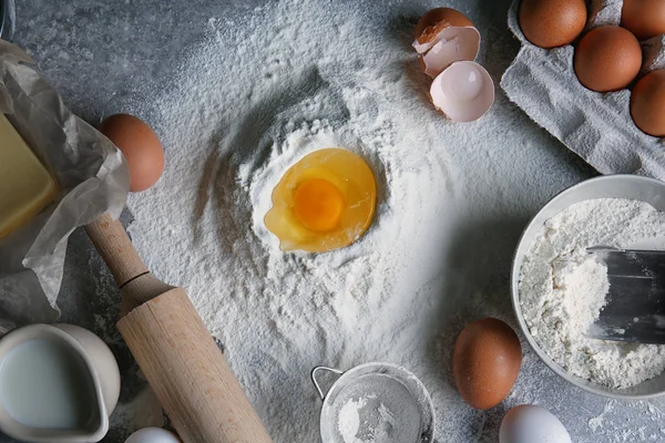 Ingredients for dough on kitchen table — Stock Photo, Image