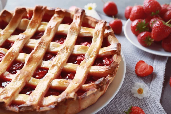 Lezzetli Çilekli pasta 