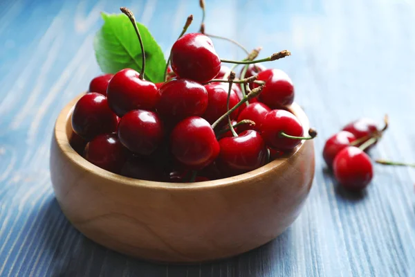 Tasty ripe cherries — Stock Photo, Image