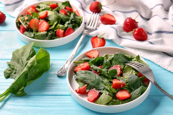 Strawberry spinach salad — Stock Photo, Image