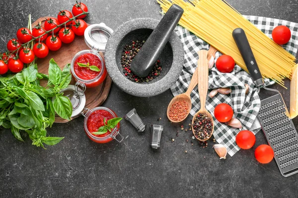 Вкусный томатный соус для макарон — стоковое фото