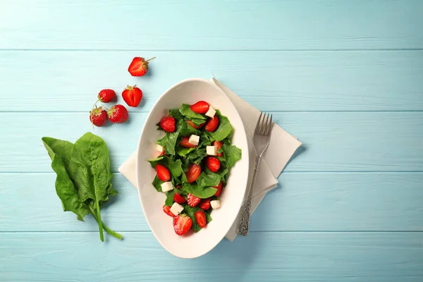 Salată de spanac de căpșuni — Fotografie, imagine de stoc