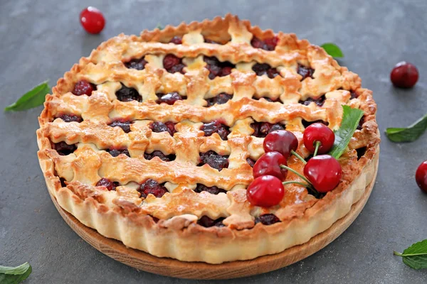 lezzetli vişneli pasta 