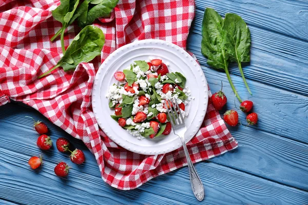 Salade d'épinards aux fraises — Photo