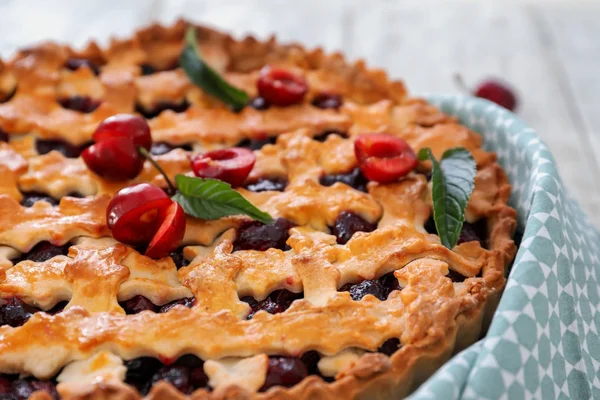 lezzetli vişneli pasta 