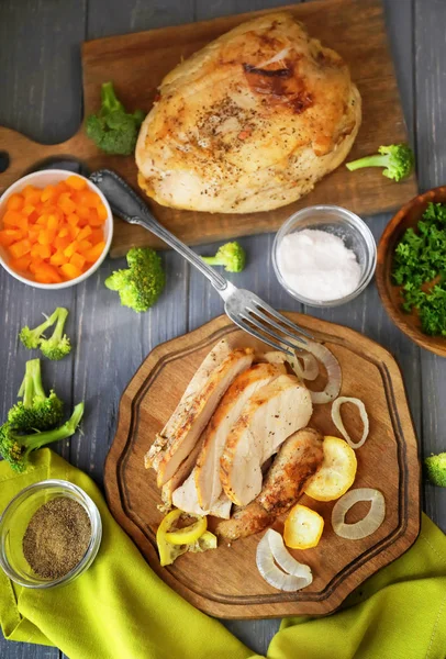 Lezzetli dilimlenmiş hindi göğsü