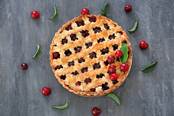 Smakelijke cherry pie — Stockfoto