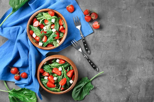 Erdbeer-Spinat-Salat — Stockfoto