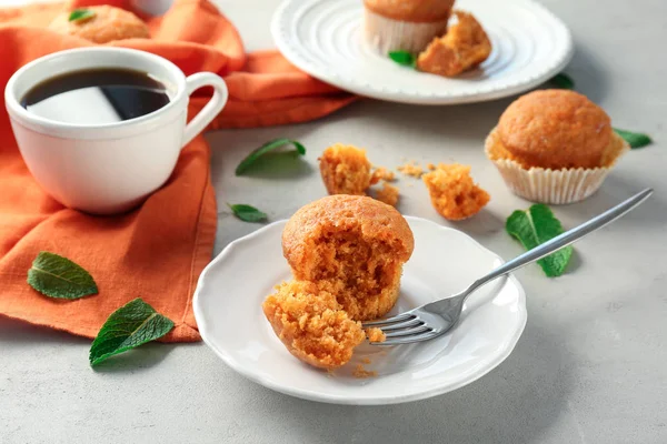 A finom sárgarépa muffin tábla lemez — Stock Fotó