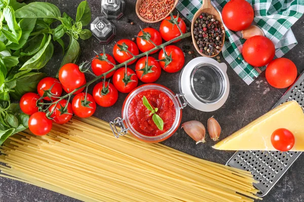 Sabrosa salsa de tomate para pasta —  Fotos de Stock
