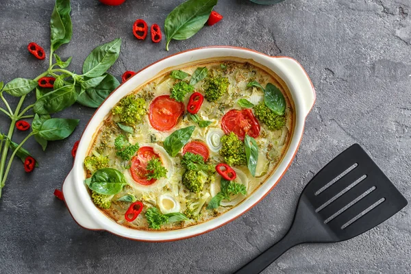 Plato con cazuela de brócoli — Foto de Stock