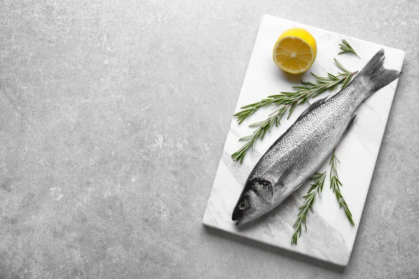 rosemary ile taze balık 